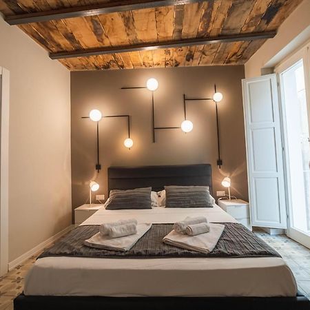Palazzo Paladini - Luxury Suites In The Heart Of The Old Town Pizzo  Exteriör bild
