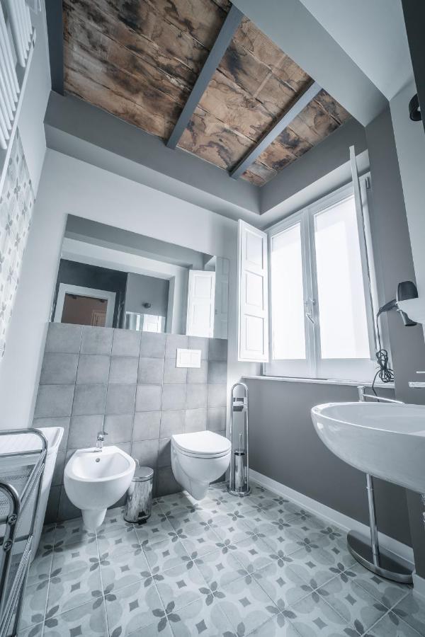 Palazzo Paladini - Luxury Suites In The Heart Of The Old Town Pizzo  Exteriör bild