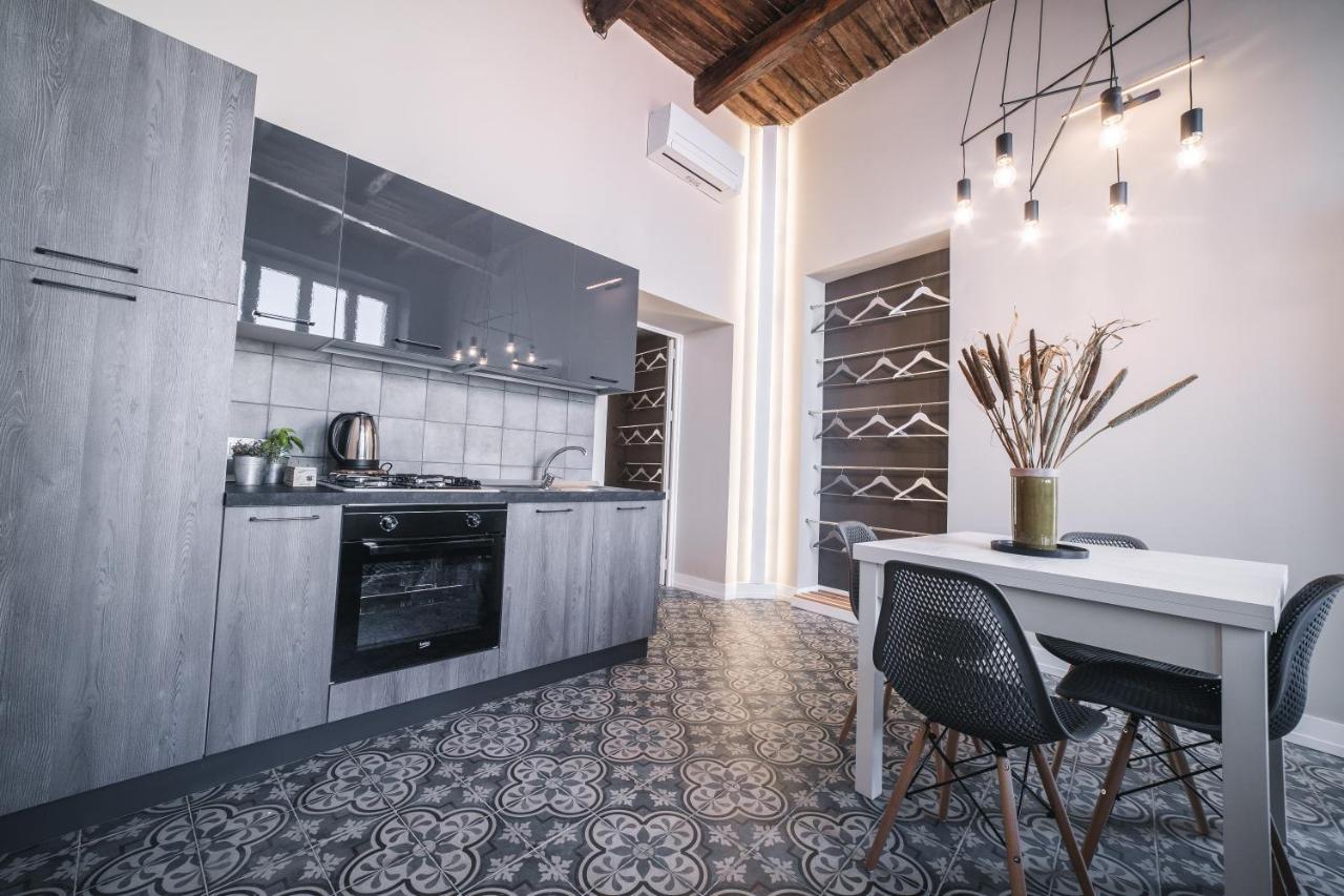 Palazzo Paladini - Luxury Suites In The Heart Of The Old Town Pizzo  Exteriör bild