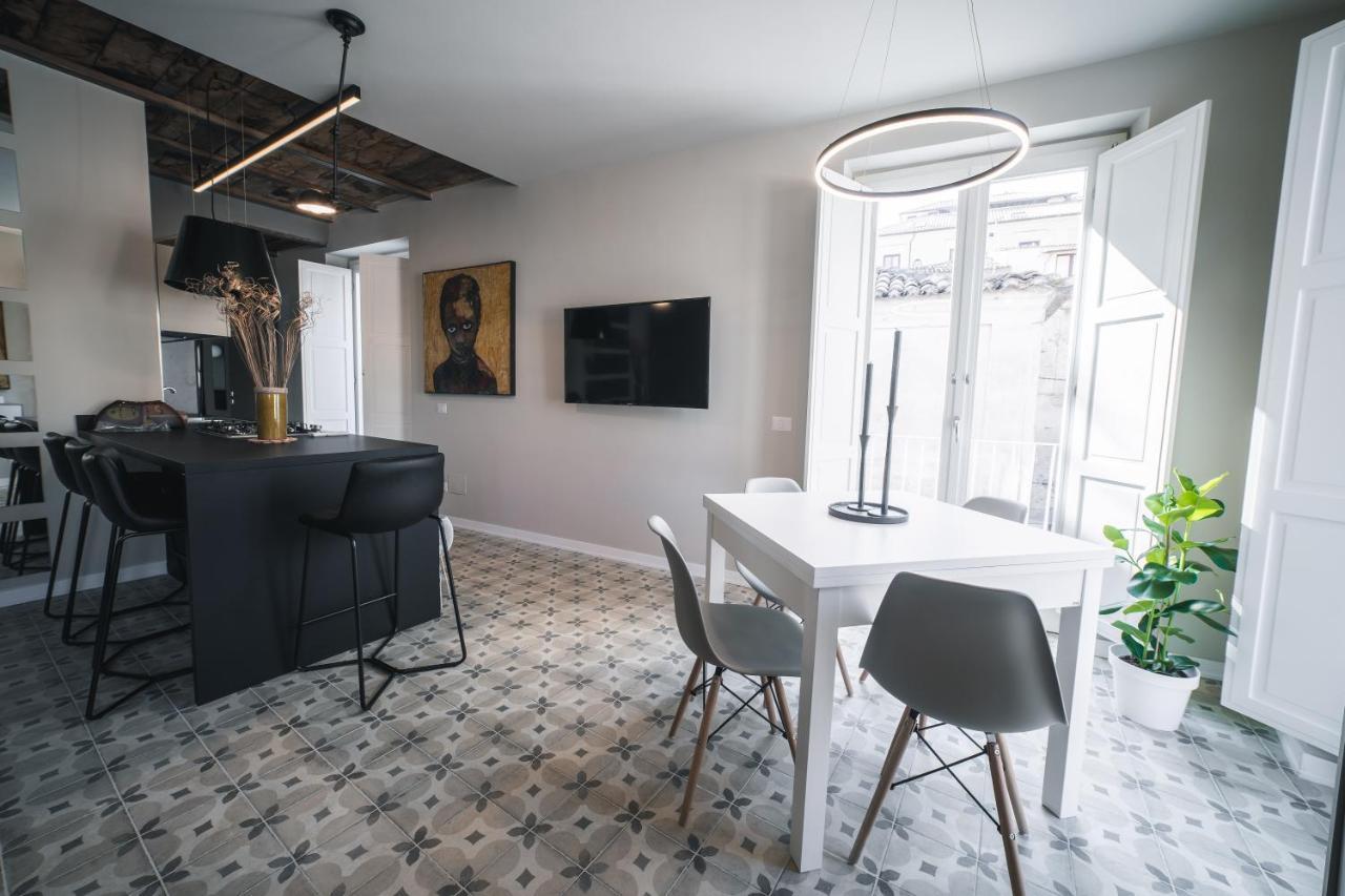Palazzo Paladini - Luxury Suites In The Heart Of The Old Town Pizzo  Exteriör bild