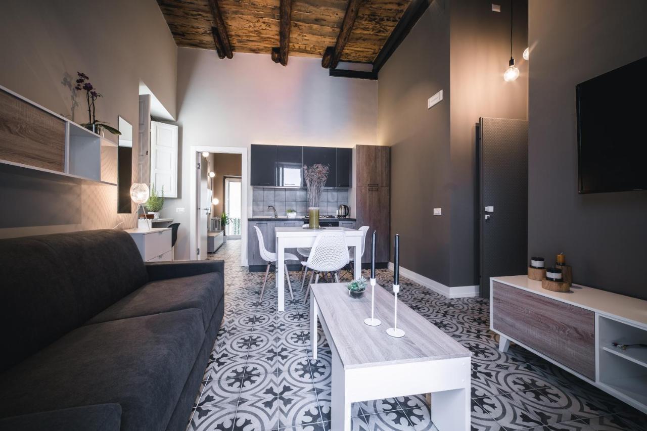 Palazzo Paladini - Luxury Suites In The Heart Of The Old Town Pizzo  Exteriör bild