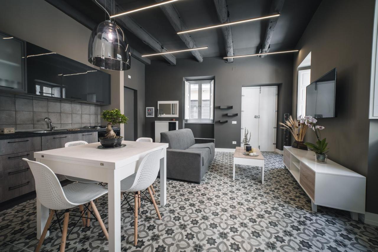 Palazzo Paladini - Luxury Suites In The Heart Of The Old Town Pizzo  Exteriör bild