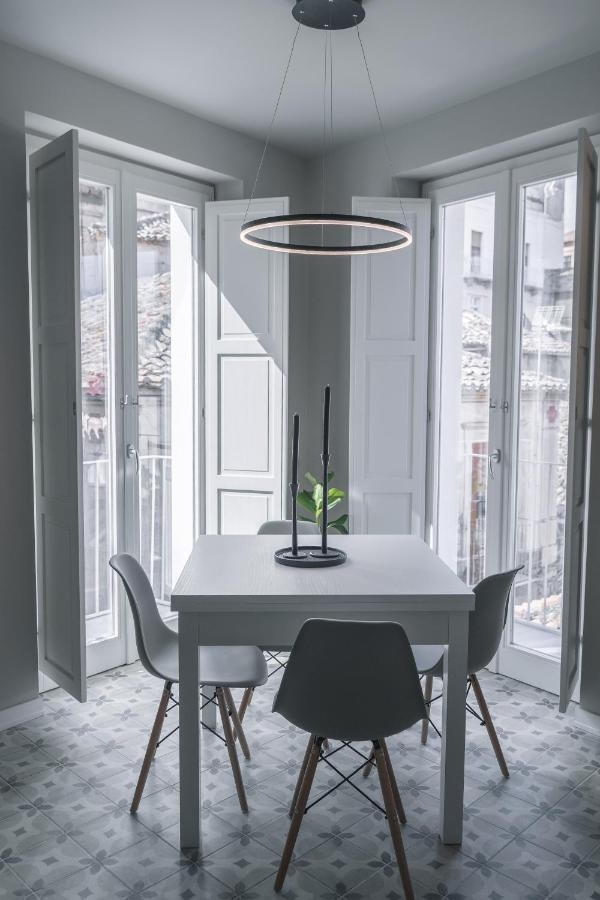 Palazzo Paladini - Luxury Suites In The Heart Of The Old Town Pizzo  Exteriör bild