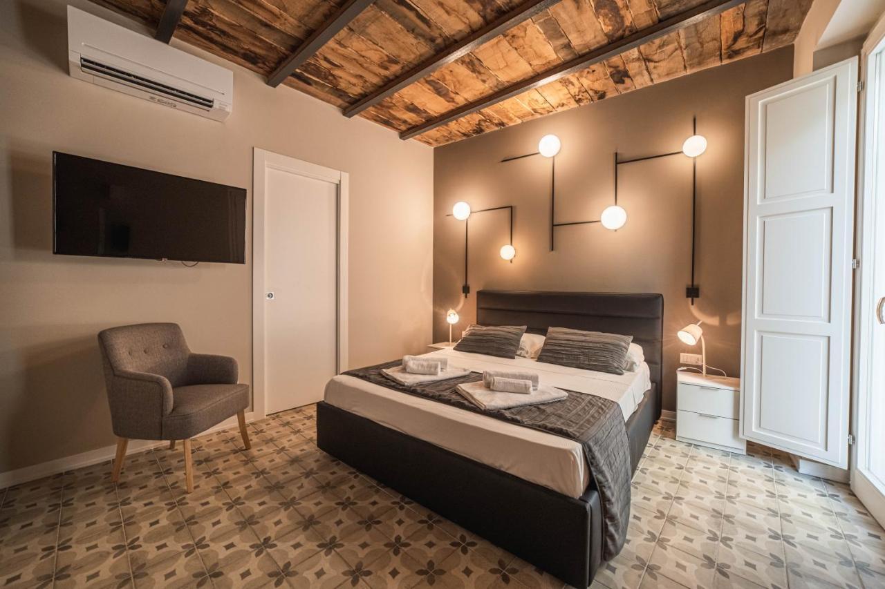 Palazzo Paladini - Luxury Suites In The Heart Of The Old Town Pizzo  Exteriör bild