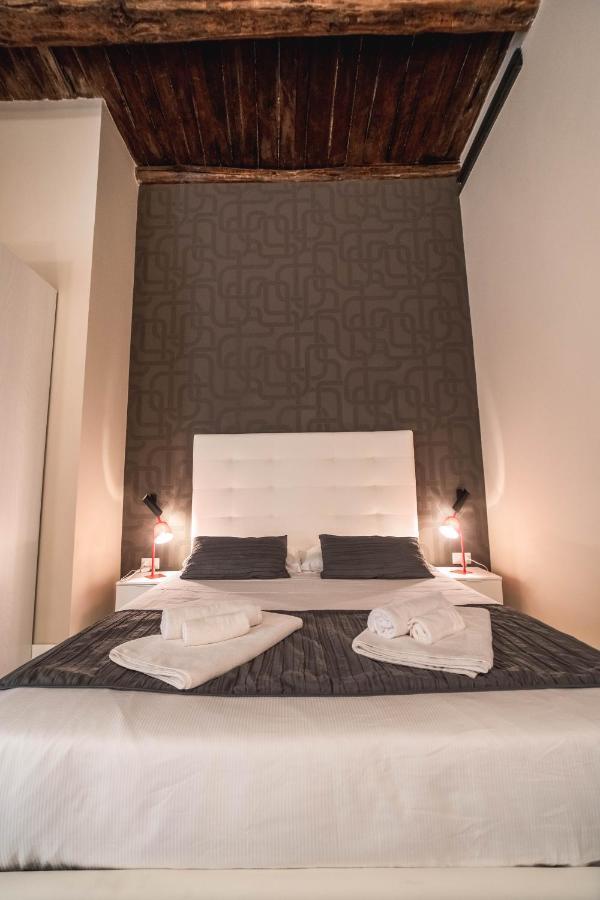 Palazzo Paladini - Luxury Suites In The Heart Of The Old Town Pizzo  Exteriör bild