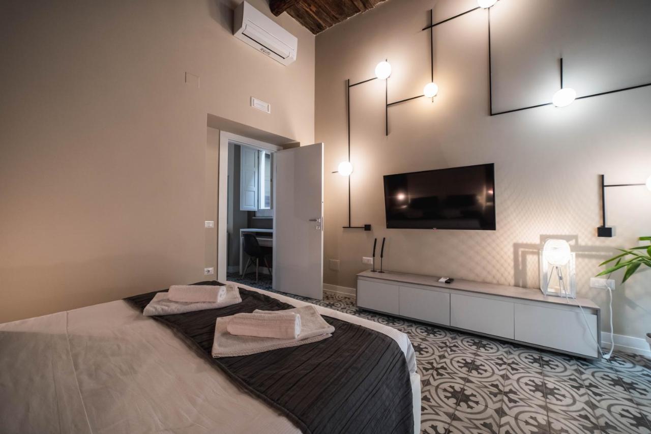 Palazzo Paladini - Luxury Suites In The Heart Of The Old Town Pizzo  Exteriör bild